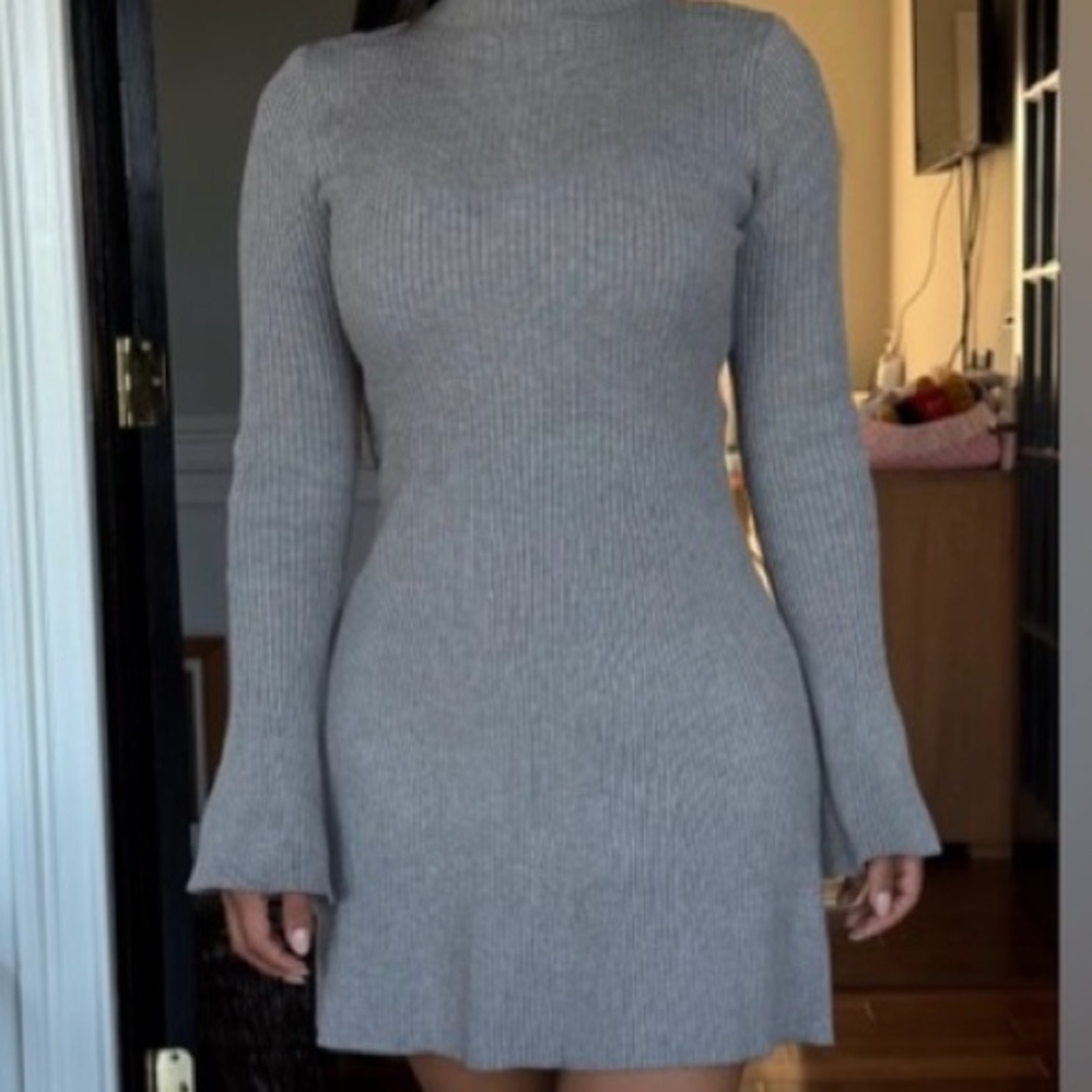 Elegant Gray Ribbed Knit Dress